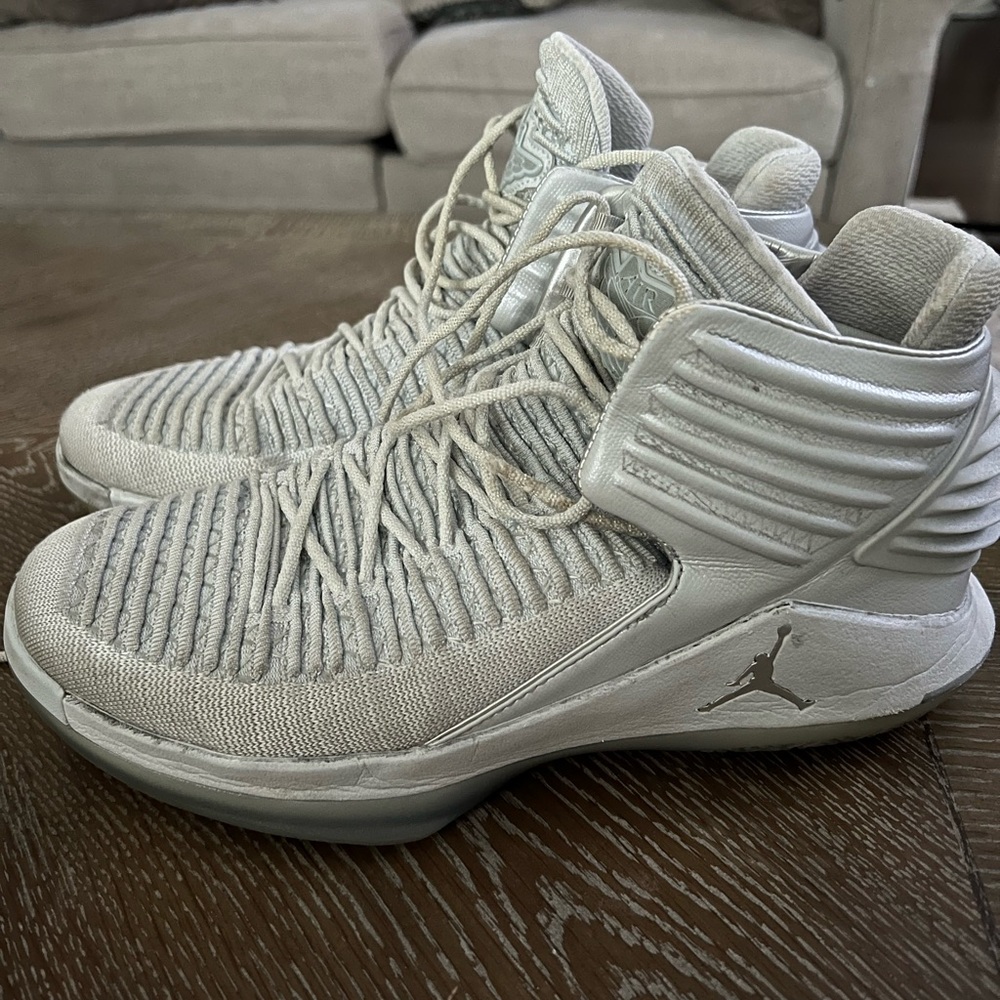 Nike Air Jordan Pure Platinum XXXII Basketball shoes